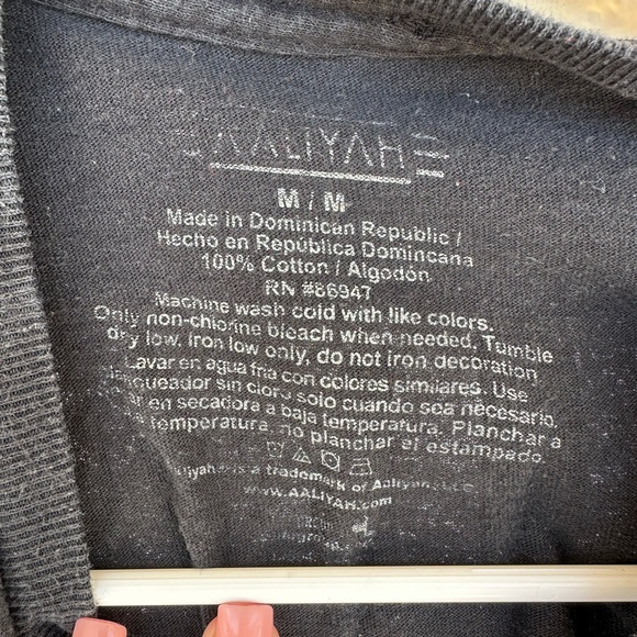 Aaliyah Princess of R&B Graphic Tee Album Tracklist Shirt Y2K Style Size M - Picture 3 of 4